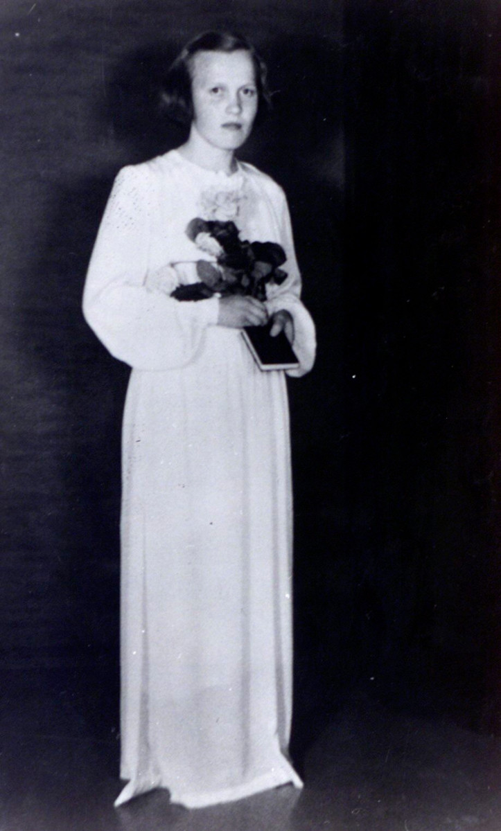 Tunnetuista väkivaltarikosten uhrien kuvista tulee osa yhteistä historiaamme ja muistiamme. Näin on käynyt Saaren rippikuvalle. Kyllikki Saaren murha on eniten uutisoitu murha Suomessa. Kuva: Lehtikuva.