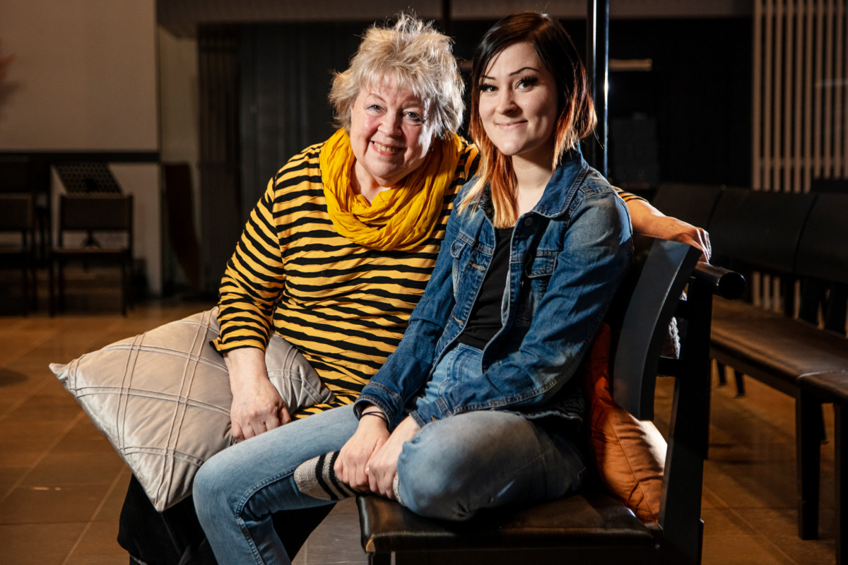 Laura Suominen ja Aino Sjöholm tulivat seurakuntaan omia teitään, eri elämänvaiheissa. Molemmilla oli tarve pohtia omaa hengellisyyttään.