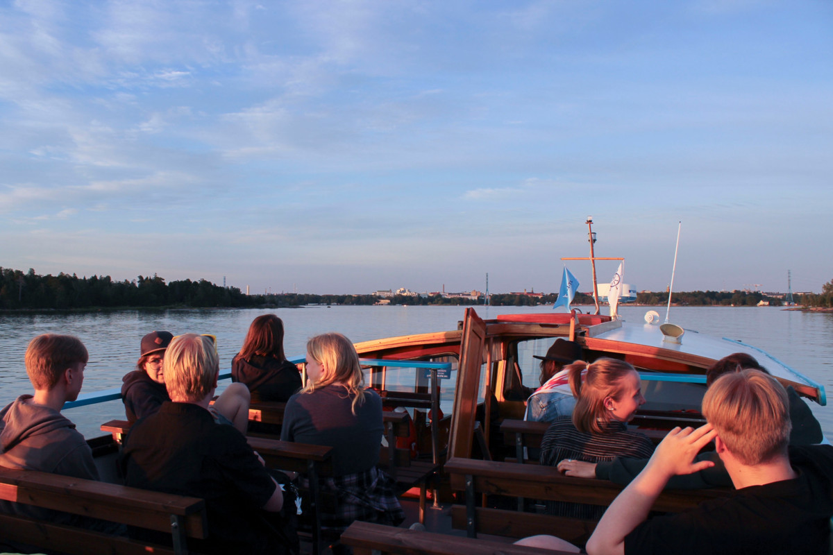 Ilta oli auringon laskiessa edelleen lämmin. Kuva: Pinja Jalkanen