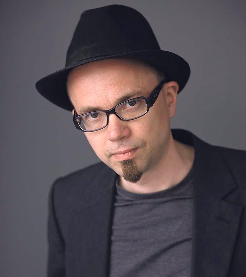 Aki Salmela on kirjoittanut runoja kaiken tilapäisyydestä.
