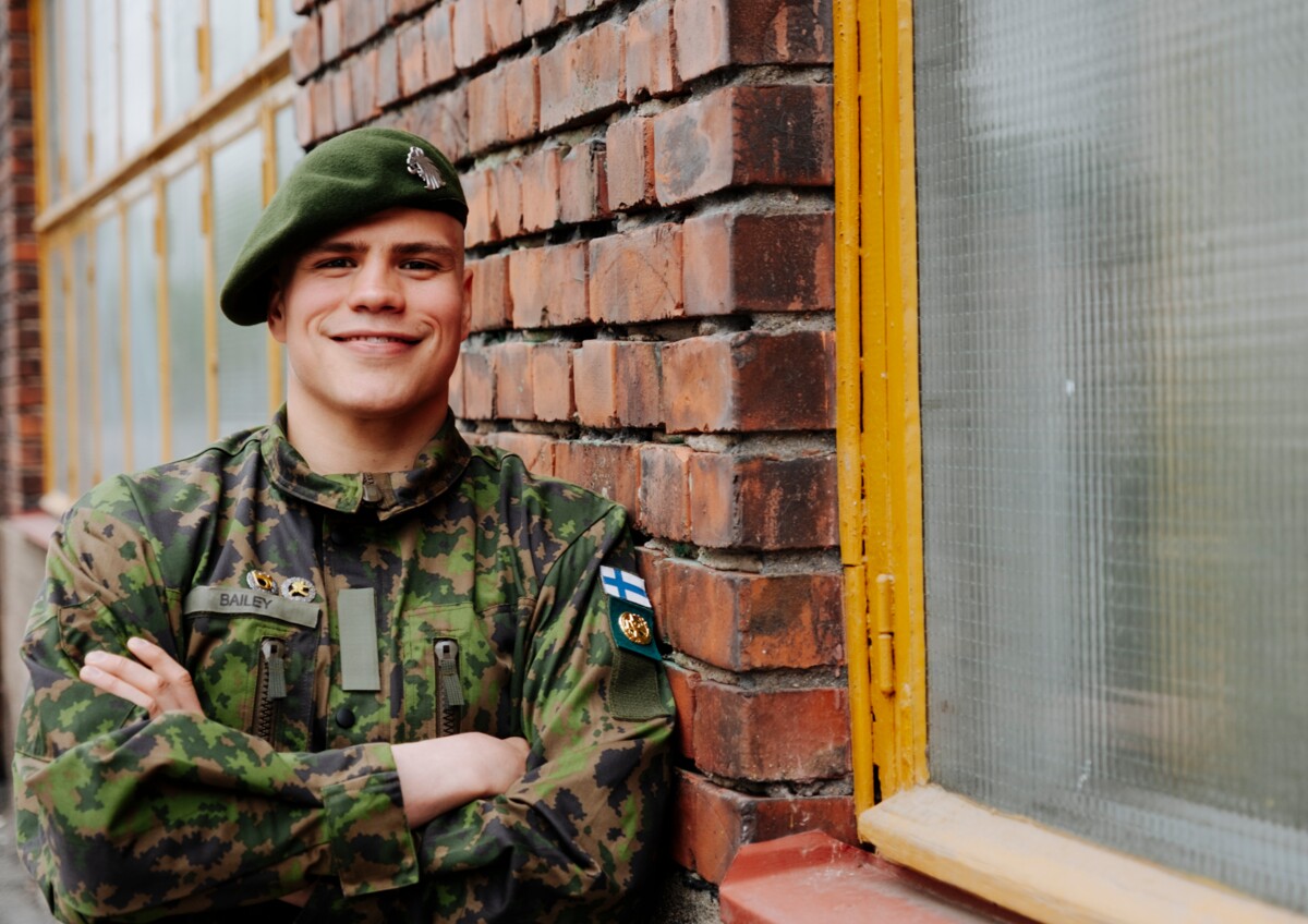 Nikolas Bailey suorittaa varusmiespalvelusta Puolustusvoimien urheilukoulussa Santahaminassa.