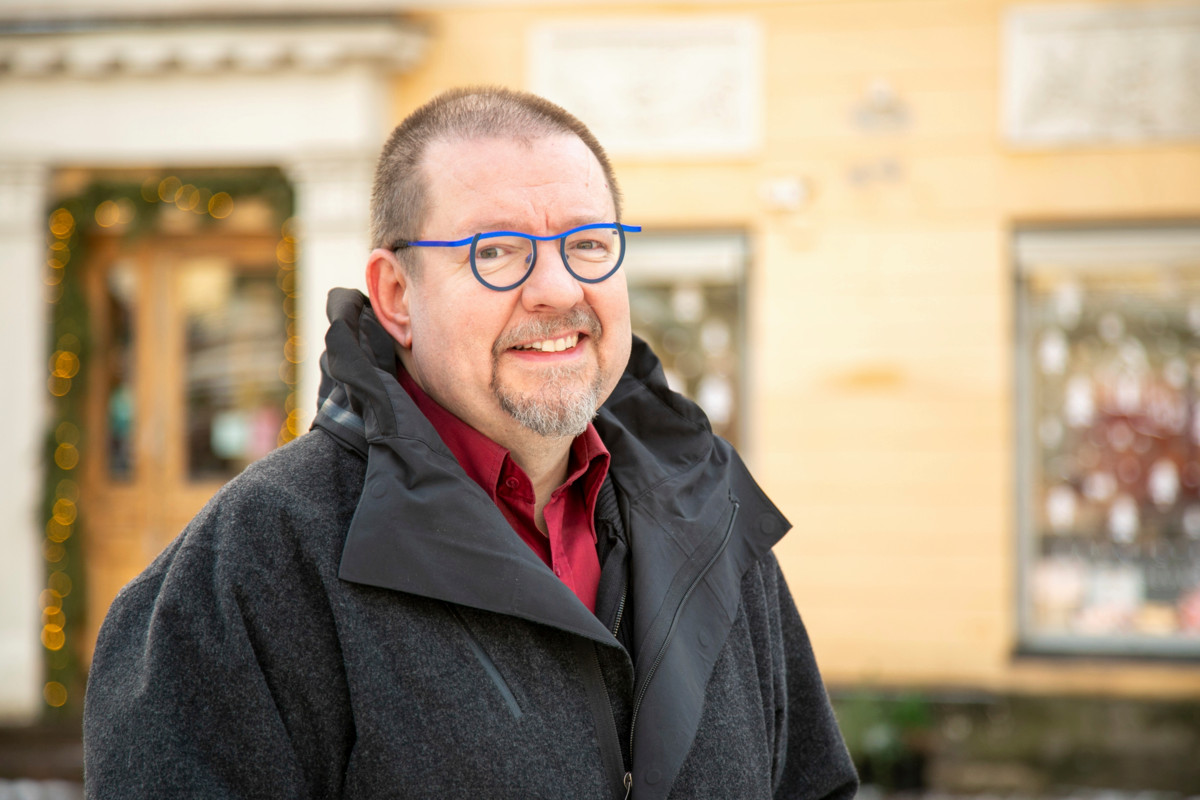 “Saarnaajan ei kannata yrittää miellyttää kaikkia, koska silloin helposti karsii kaiken persoonallisen pois”, sanoo kouluttaja Mika Aspinen. Kuva: Aarne Ormio / Kirkon kuvapankki