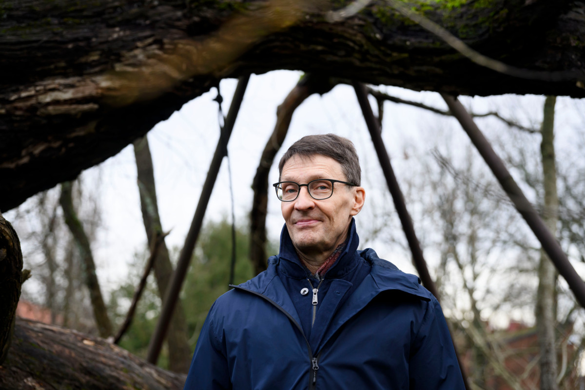 Neljän julkaistun romaanin lisäksi Markus Nummelta on ilmestynyt lastenkirja, oopperalibretto sekä ”kaikenlaista pientä”.