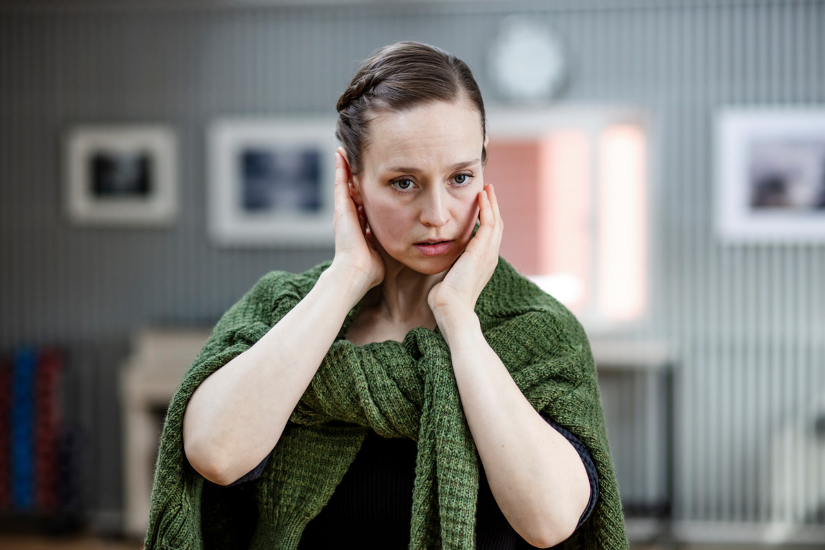 Talvikki Eerolan mielestä on tärkeää, että taiteen ääreen pääsee jokainen ikääntynyt, vaikka olisi huonokuntoinen. 