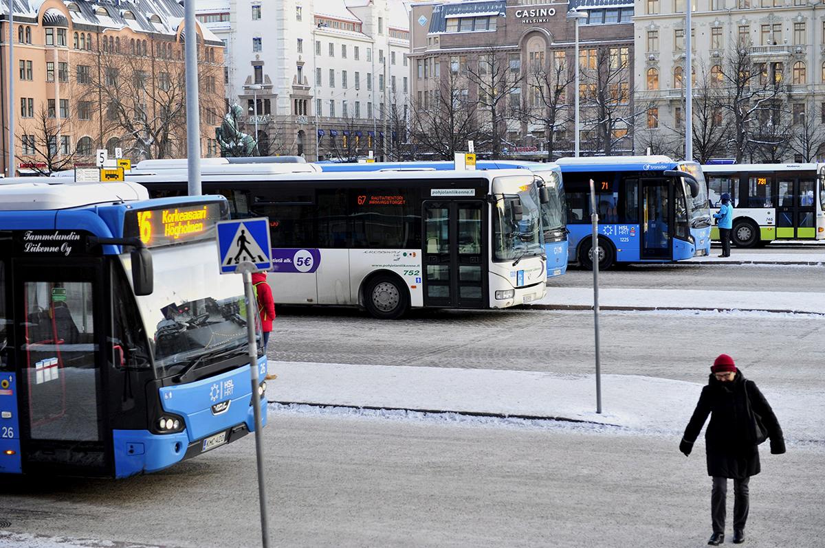 Helsingin bussikuskeista lähes puolet on jo ulkomaalaistaustaisia.