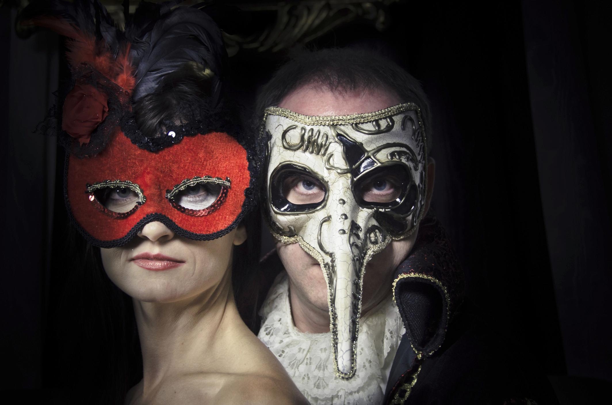 Venetsialaisten karnevaaleihin kuuluvat naamiot. Kuva:iStock.
