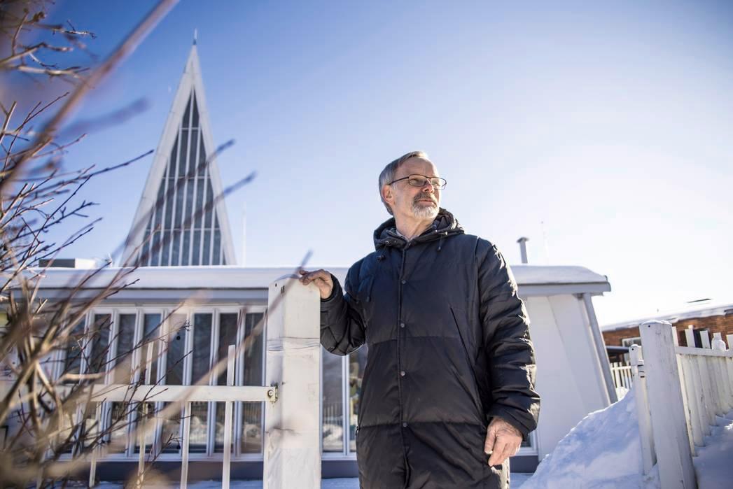 Seppo Vihinen on kunnostanut Vaaralan kappelin.