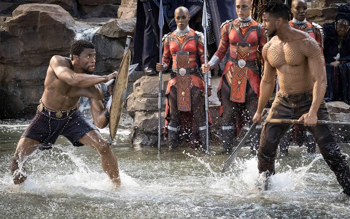 Black Panther -elokuvan päärooleissa on lähinnä mustaihoisia. Taistelemassa T´Challa/Black Panther (Chadwick Boseman) ja Erik Killmonger (Michael B. Jordan). Kuva: Marvel Studios.