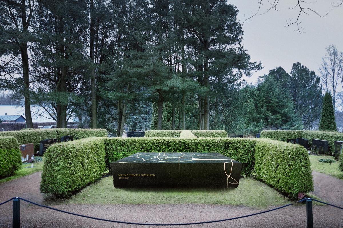 Voittajatyön havainnekuva presidentti Mauno Koiviston hautapaikalla Hietaniemen hautausmaalla.