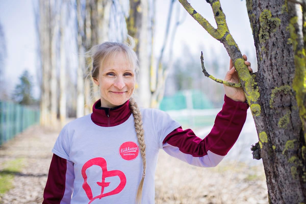 Liikunta ja luonto antavat Eija Weckille voimia. Hän nauttii hiihdosta ja juoksusta, metsässä kävelystä, marjastuksesta ja sienestyksestä.