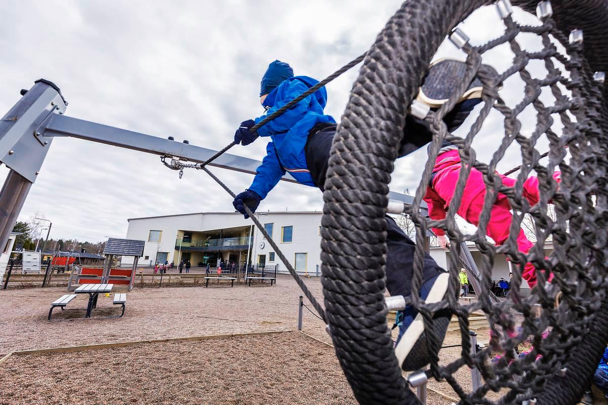 Yhteisen arjen jakaminen lisää suvaitsevaisuutta, niin kuin Simonkallion päiväkodissa.