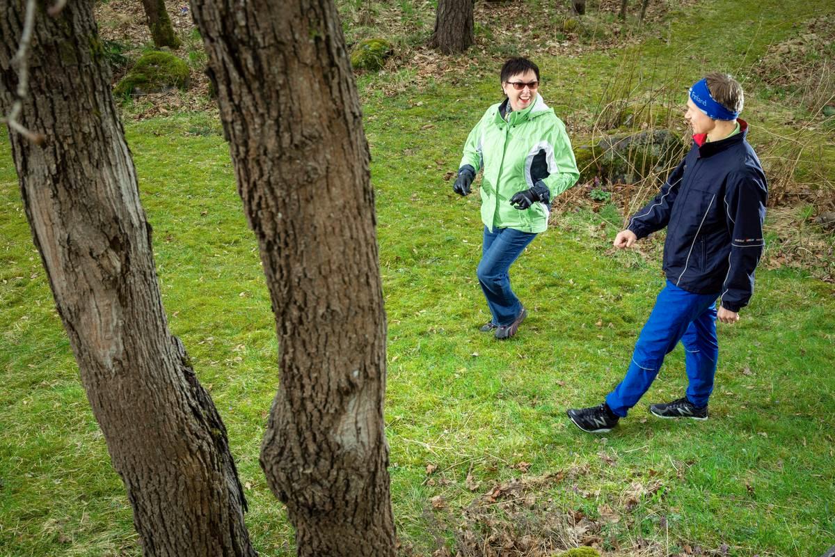 Kauniaisten seurakunnan Luotu liikkumaan -tapahtuma on osa seurakunnan 40-vuotisjuhlavuotta. Seurakunnan luottamushenkilöt Mirja Tiri ja Kare Visuri liikkuvat mielellään vapaa-aikana.