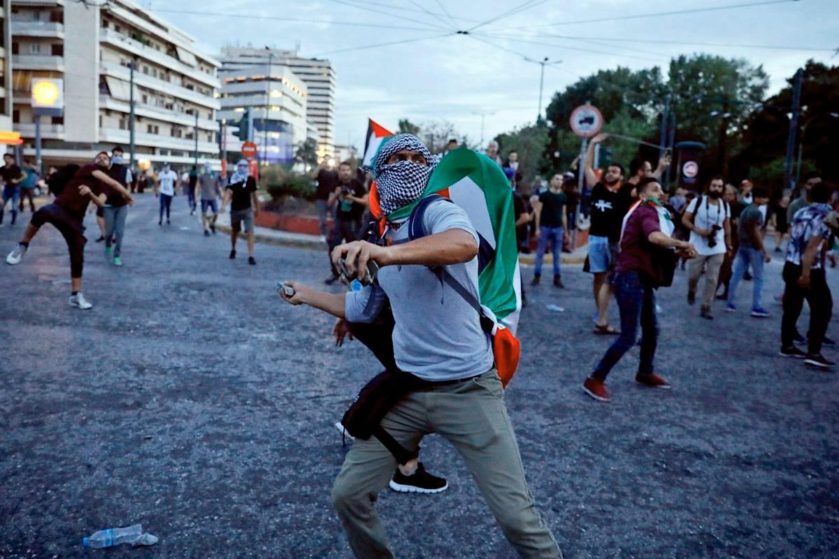 Mielenosoituksia on ollut myös Euroopassa. Ateenassa palestiinalaiset kivittivät Israelin suurlähetystörakennusta tiistaina 15. toukokuuta.