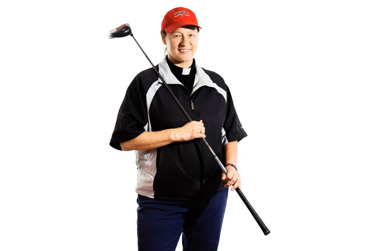 Rohkeasti mukaan Yhteisvastuu Open -golftapahtumaan, kehottaa Espoonlahden diakoniapappi Irene Erkko. Hän toimii Yhteisvastuukeräyksen keräyspäällikkönä Espoonlahdessa.