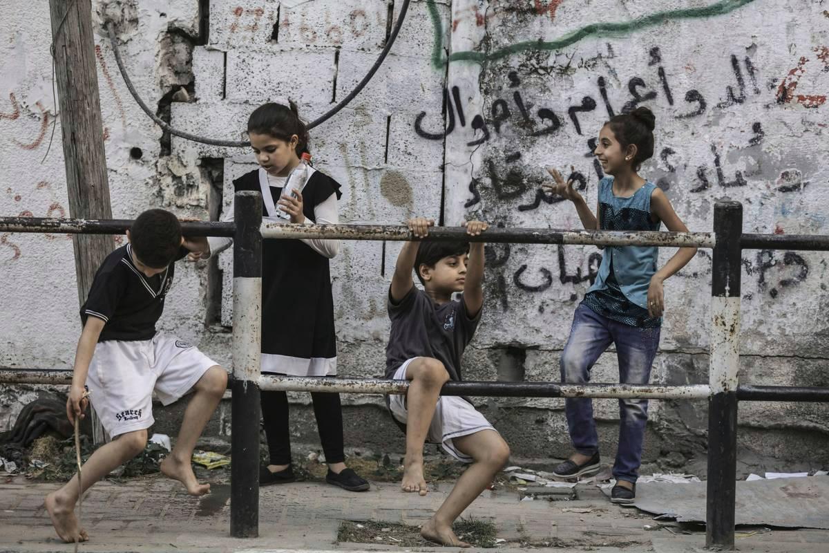 Lapset kärsivät konflikteista. Kuvan palestiinalaislapset leikkivät Jabalian pakolaisleirillä Pohjois-Gazassa. Kuva: Wissam Nassar / DPA / Lehtikuva