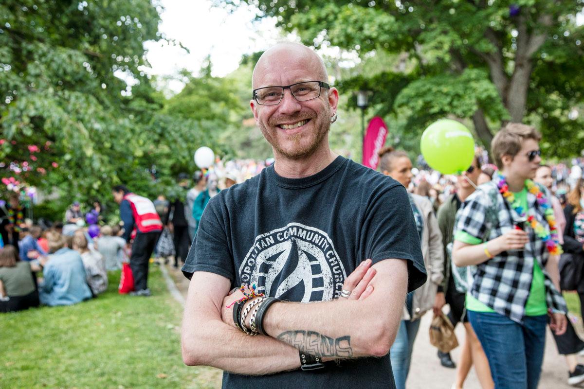 – Samaa sukupuolta olevien avioliittoon vihkimisessä ei lopulta ole kyse kirkosta, vaan Jumalan rakkaudesta, sanoi Metropolitan Community Churches -kirkon (MCC) piispa Ines-Paul Baumann. MCC:n perustivat 1960-luvulla seksuaali- ja sukupuolivähemmistöihin kuuluvat kristityt, jotka kokivat syrjintää tai jopa vainoa omissa kirkoissaan.