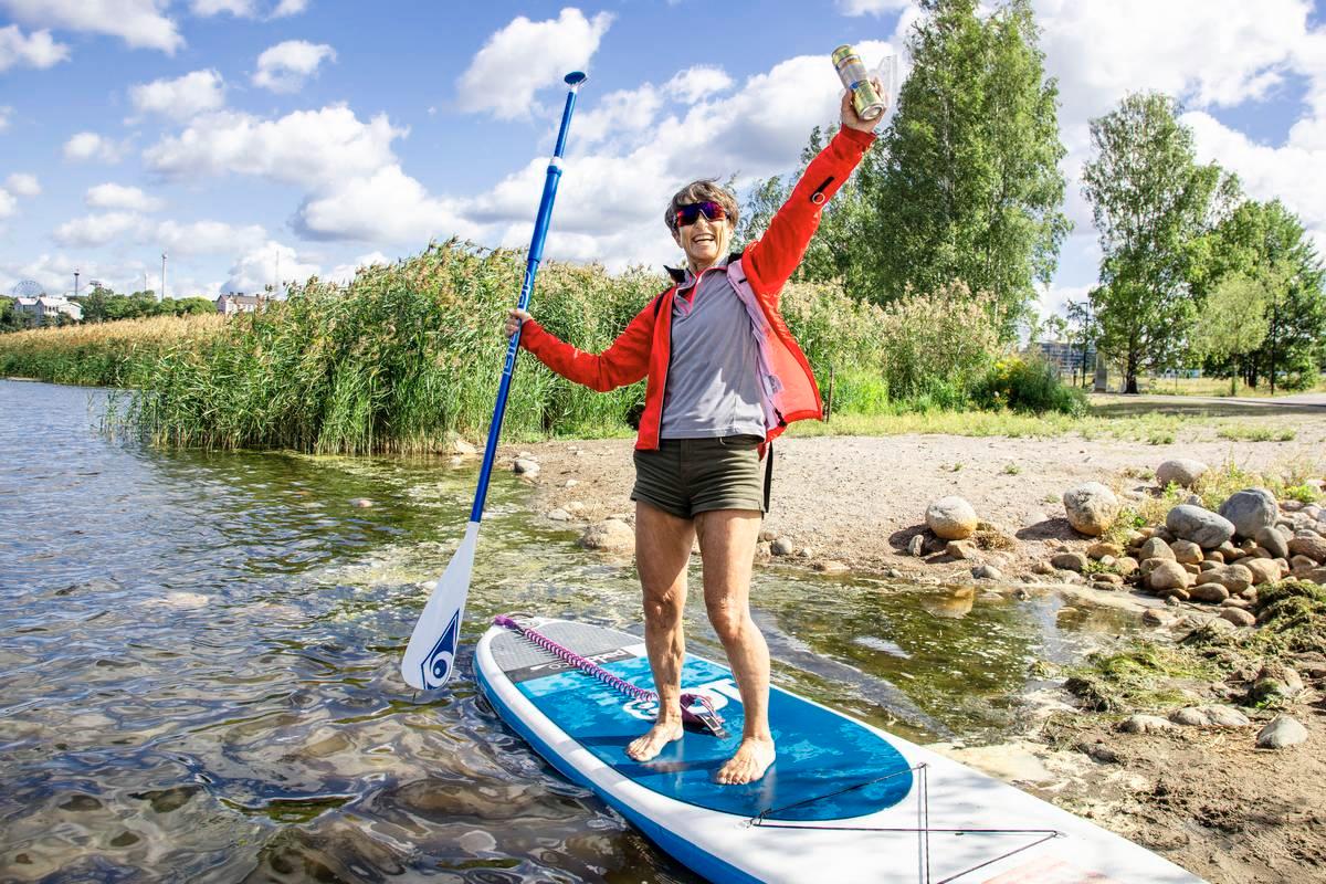 Plogging-tapahtumassa olivat poikkeuksellisesti käytössä myös sup-laudat. Birgitta
