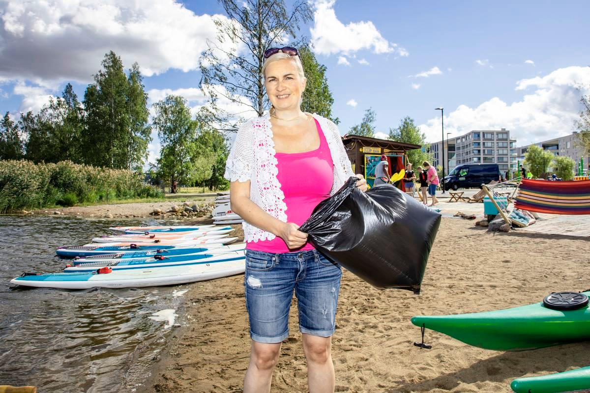 Johanna Kohvakka sanoi, että plogging on myös jännällä tavalla koukuttavaa, aivan kuin sienestys tai marjastus.