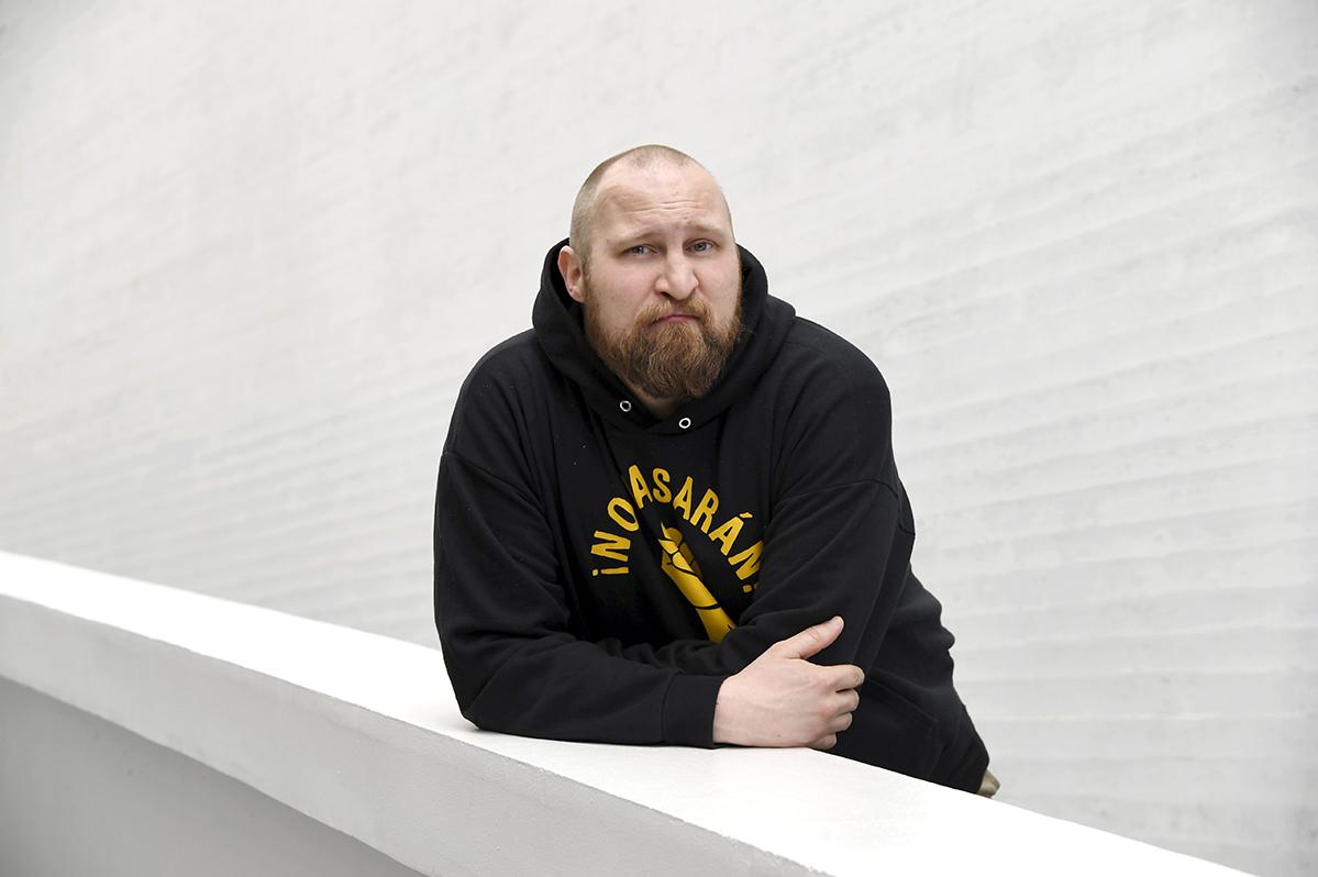 – Graffiti on nykyisten nelikymppisten sukupolvelle luonteva tapa muistaa läheistä, sanoo rap-artisti Paleface eli Karri Miettinen. Hän tunsi Perttu Häkkisen parinkymmenen vuoden takaa. Kuva: Markku Ulander / Lehtikuva