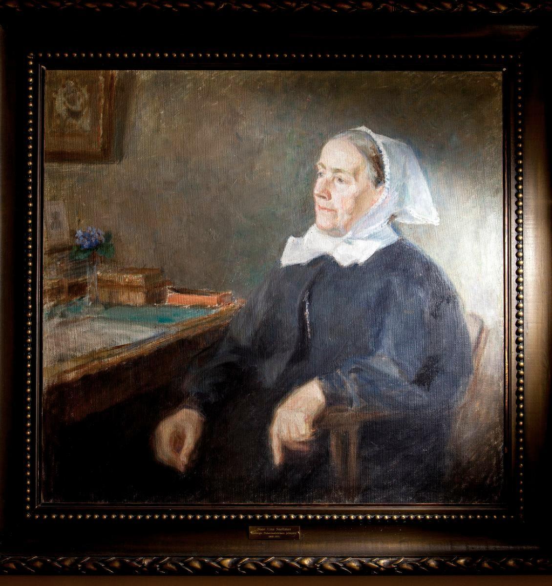 Diakonissa Lina Snellman kirjoitti Suomen ensimmäisen sairaanhoidon oppikirjan. Kirja oli ruotsinkielinen ja käsin kirjoitettu.