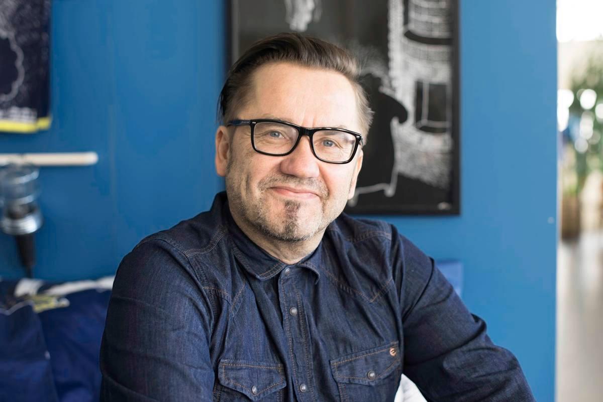 Finlaysonin luova johtaja Jukka Kurttila sanoo, että muiden yritysten vastuuttomuus on yrityksen pahin kilpailija. Kuva: Finnwatch.