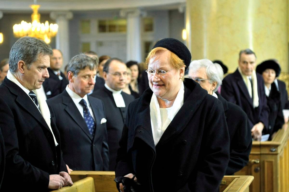 Sauli Niinistö, silloin eduskunnan puhemiehenä, ja presidentti Tarja Halonen itsenäisyyspäivän jumalanpalvelukseen Helsingin tuomiokirkkoon vuonna 2008. Taustalla näkyy myös Mauno Koivisto.