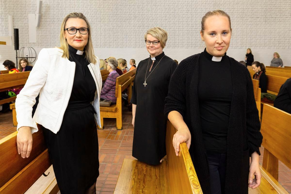 Laura Leverin, Mari Mattsson ja Satu Huttunen haluavat tukea ja kannustaa naisia johtajuuteen kirkossa.