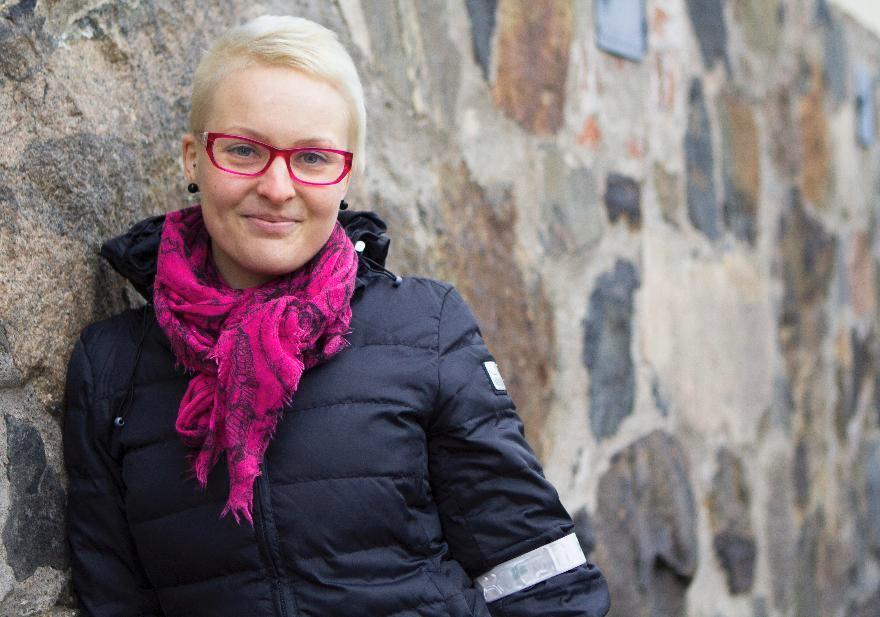 Kaisa Lehtonen organisoi nykyään vertaistukitoimintaa, joka auttaa toipumaan syömishäiriöstä. Kuva: Minerva Seppälä