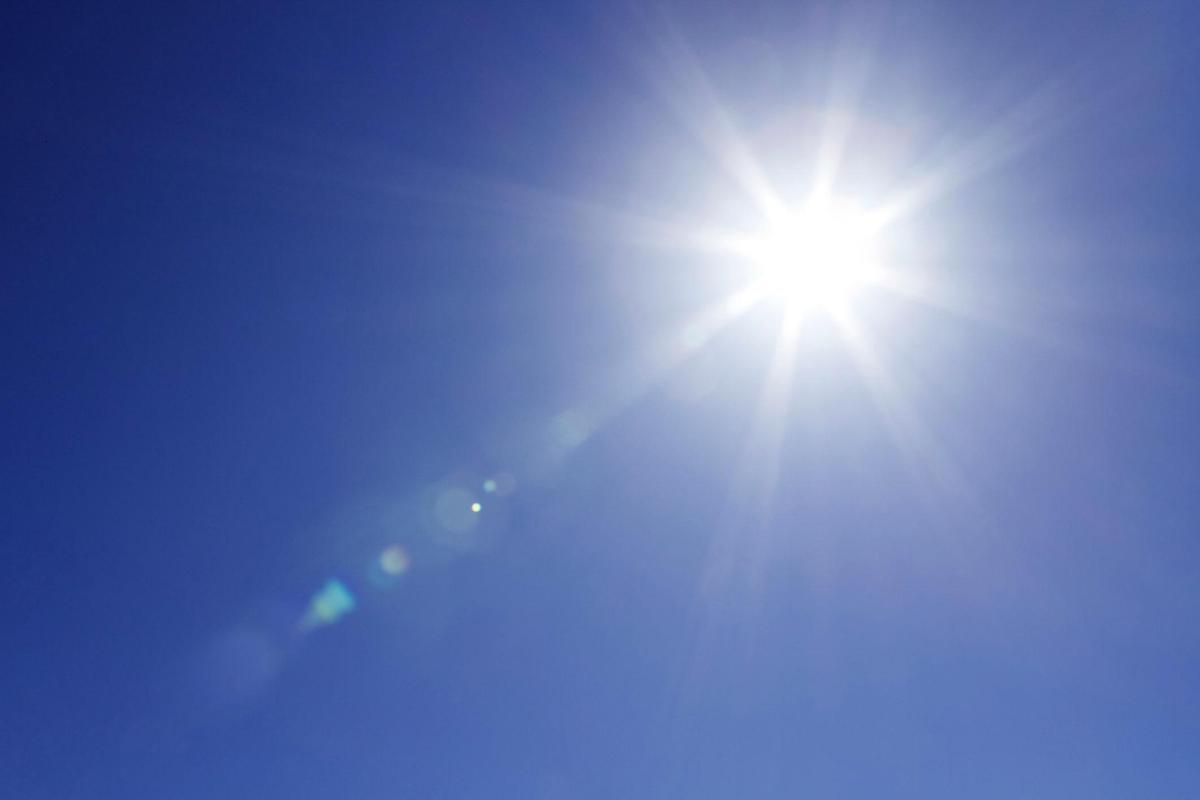 Ihana aurinko paistaa pian taas täydeltä terältä. UV-säteilyltä kannattaa kuitenkin suojautua, koska 95 prosenttia ihosyövistä on ehkäistävissä. Kuva: Thinkstock