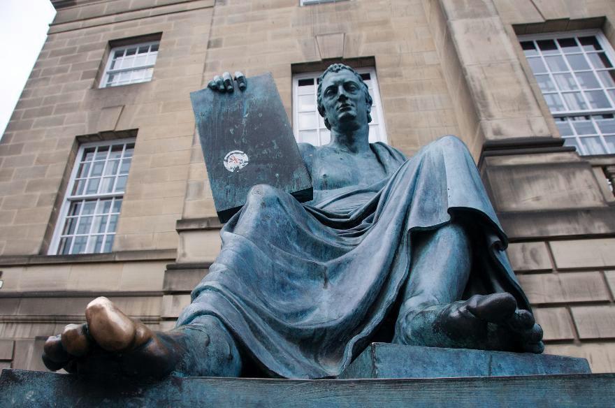David Hume -patsas löytyy Edinburghista. Kuva: Timo Saarinen