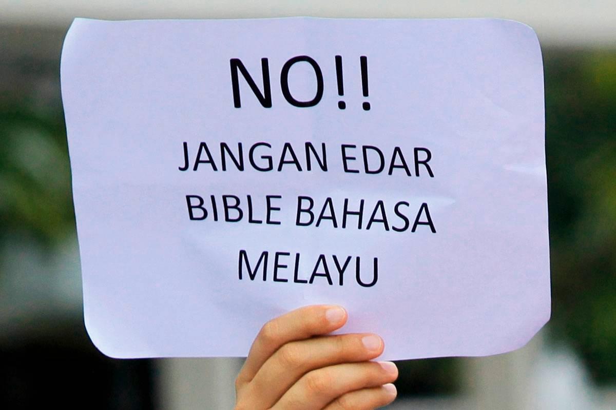 Malesian muslimit ovat vastustaneet esimerkiksi Allah-sanan käyttöä merkityksessä 