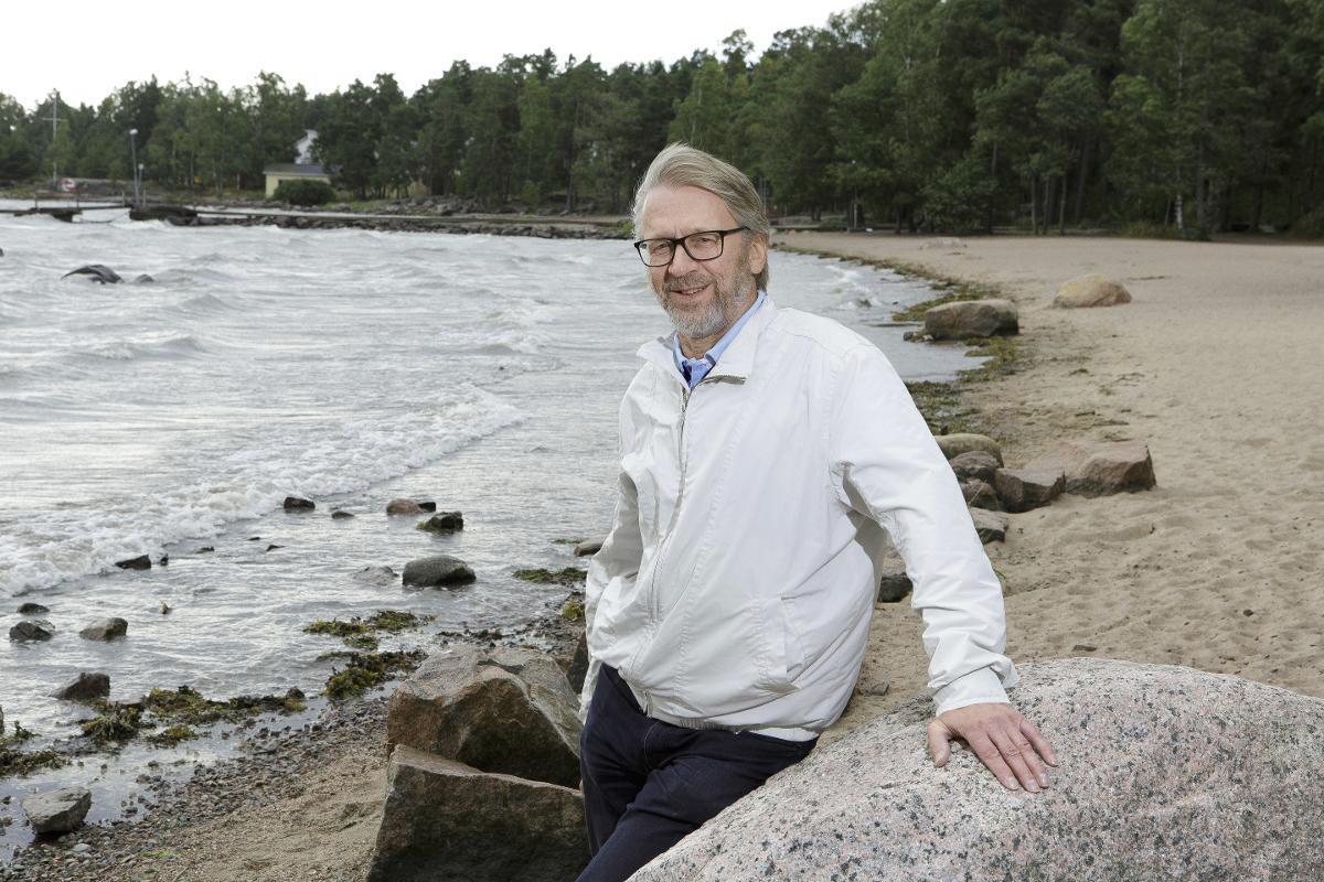 Mikko Peltokorvelle meri on tärkeä osa Espoota. Hän on Espoon yhteisen kirkkovaltuuston uusi jäsen Matinkylästä. Kuva: Patrik Lindström