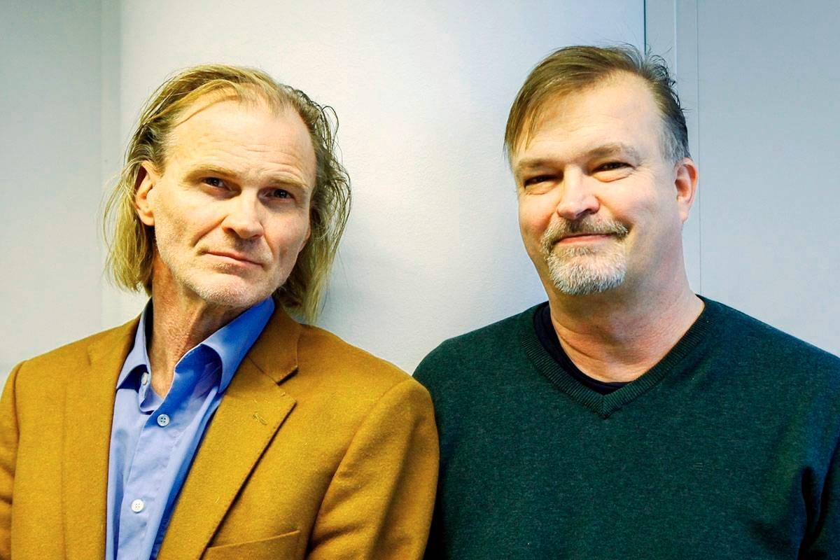 Päätoimittajakaksikko Matti Myllykoski (vas.) ja Mikko Ketola luotsaavat Vartijaa vapaaehtoistyönä.