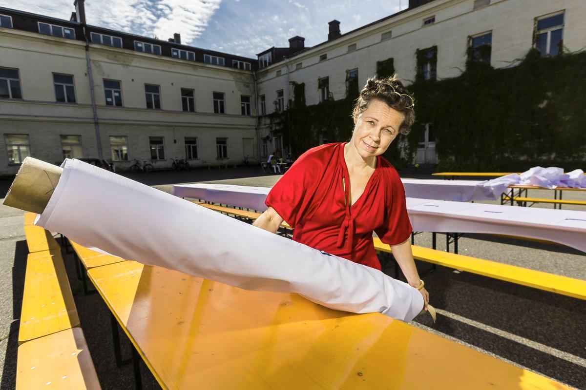 Siivouspäivä-idean äiti. Pauliina Seppälä nauttii yhteisöllisestä luovuudesta. Kuva: Jukka Granstrom