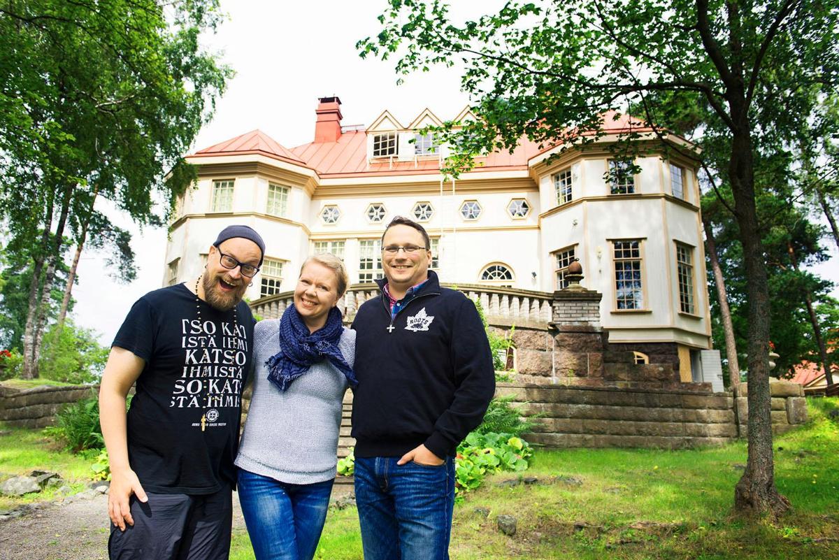 Opettajat. Jan Ahonen, Jonna Peitso ja Samuel Paananen vetävät Kivisaaren mediariparia.