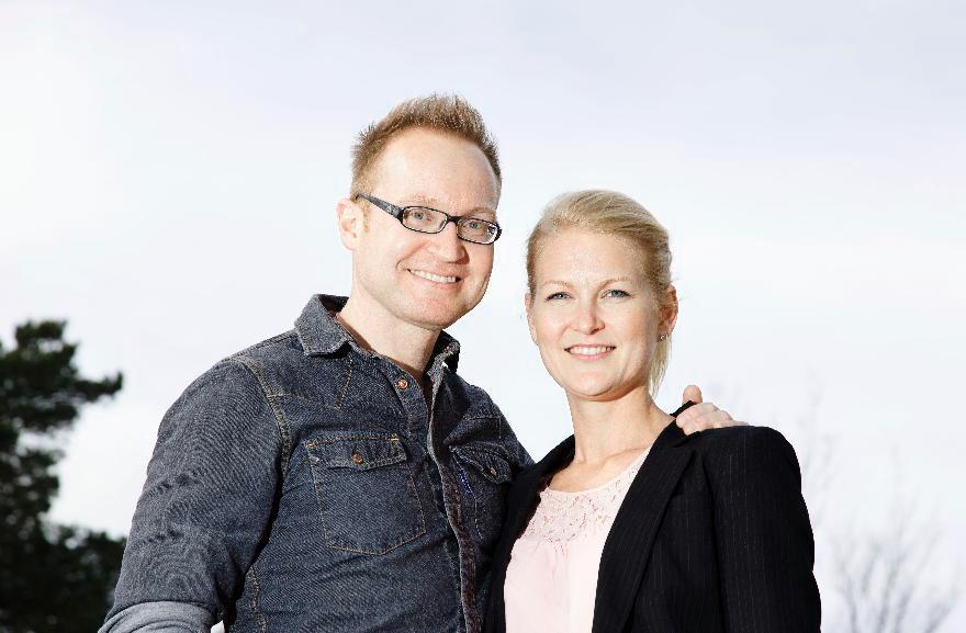 Maria ja Tomas Höglundin suhde perustuu keskinäiselle luottamukselle, kunnioitukselle ja rakkaudelle. Kuva: Sirpa Päivinen