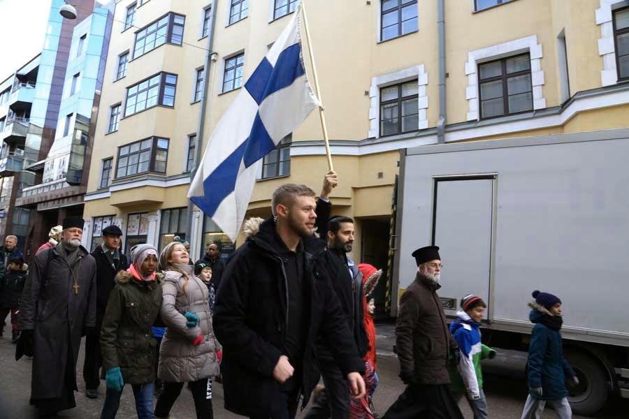 Kolmen uskonnon edustajat kävelivät kolme pyhäkköä yhdistävän reitin merkkinä ystävyydestä.