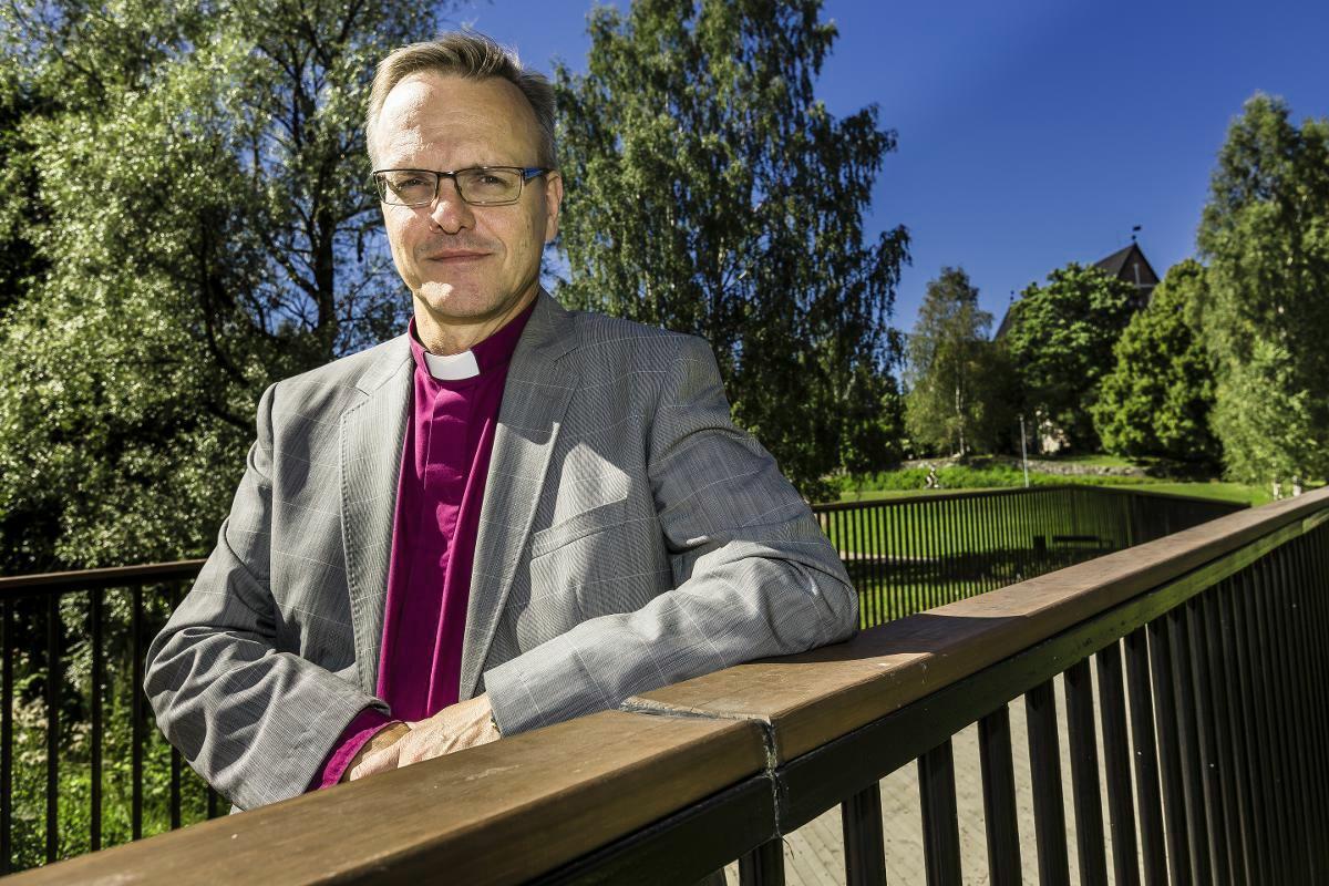Espoon hiippakunnan piispa Tapio Luoma vierailee tällä viikolla Olarin seurakunnassa. Kuva: Jukka Granstrom