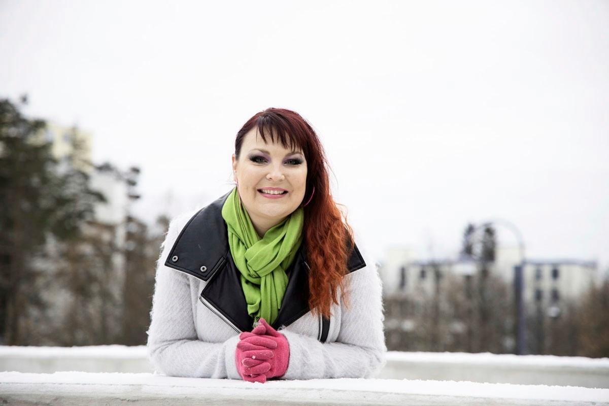 Eve Rämö on koulutukseltaan sosionomi (AMK) ja kirkon nuorisotyönohjaaja.