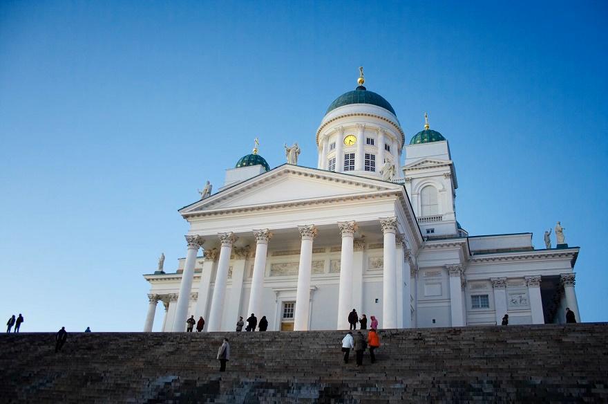 Kaikki ovat tervetulleita mukaan uskontojen rauhan ja toivon kävelylle sunnuntaina kello 13. Lähtö on Helsingin tuomiokirkolta.