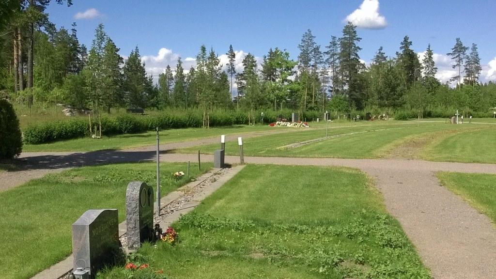 Honkanummen hautausmaan tunnustuksettomalle alueelle on haudattu 75 ihmistä. Alue otettiin käyttöön vuoden 2007 alussa.
