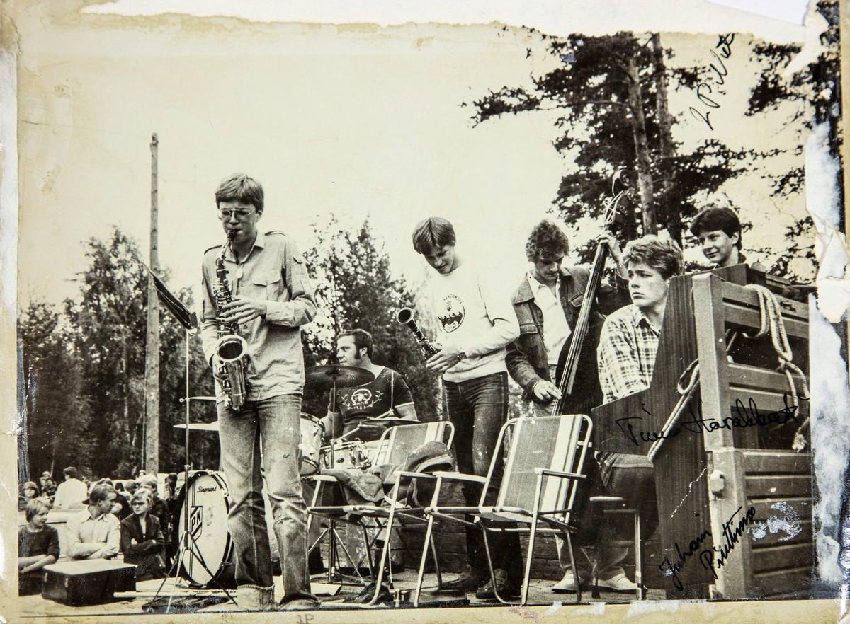 Timo Harakka soitti saksofonia ja huilua Jaakko Löytyn yhtyeessä. Tässä kuvassa hän soittaa äänekoskelaisessa J-P Nuto Quintetissä.