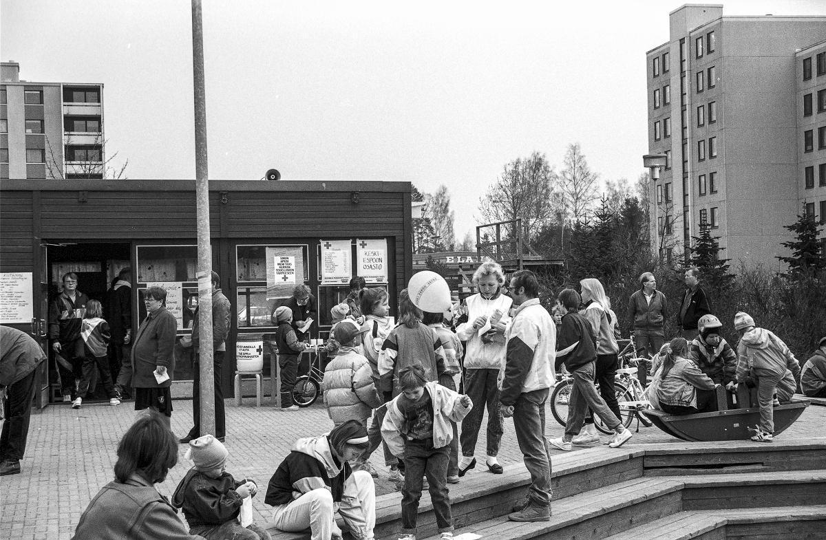 Suvelan asukaspuisto vuodelta 1991.