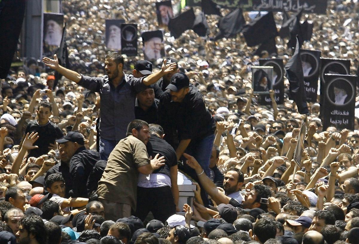 Suur-ajatollah Mohammed Hussein Fadlallahin kuolema aiheutti kannattijen keskuudessa suuren surun. Sadattuhannet shiiamuslimit kunnioittivat hänen muistoaan Beirutissa pidetyissä hautajaissa kesäkuussa 2010.