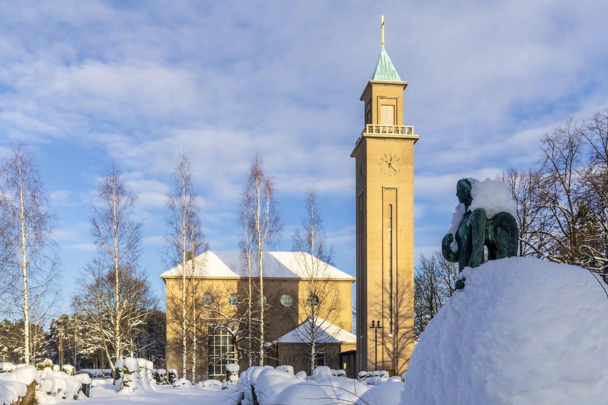 Hietaniemen uudessa kappelissa pidetään noin 200 siunaustilaisuutta vuodessa.