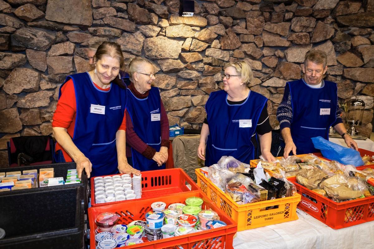 Ruoankäsittelyssä vapaaehtoistyöntekijät sitoutuvat elintarviketurvallisuusvirasto Eviran ohjeisiin.