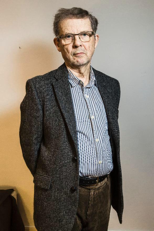 Psykiatrian emeritusprofessori Johannes Lehtonen on yksi Ihmisen mieli -kirjan (Gaudeamus 2015) kirjoittajista. Kuva: Jukka Granstrom