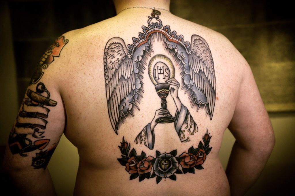 Pastori Visa Viljamaalle ehtoollisen symboliikkaa kuvastava tatuointi liittyy vahvasti pappeuteen. 