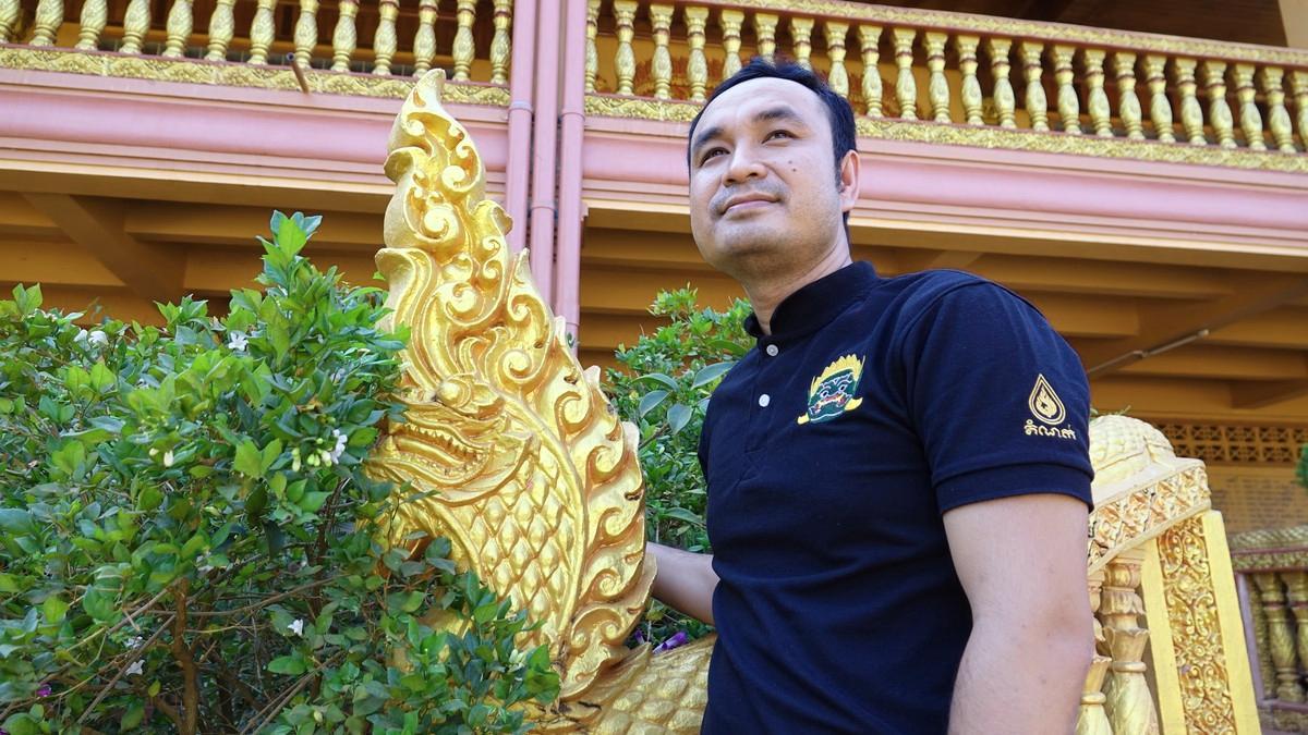 First Stepin johtaja Yaim Chamreun. First Step on ainoa kambodžalainen järjestö, joka työskentelee poikien seksuaalisen hyväksikäytön ehkäisemiseksi.