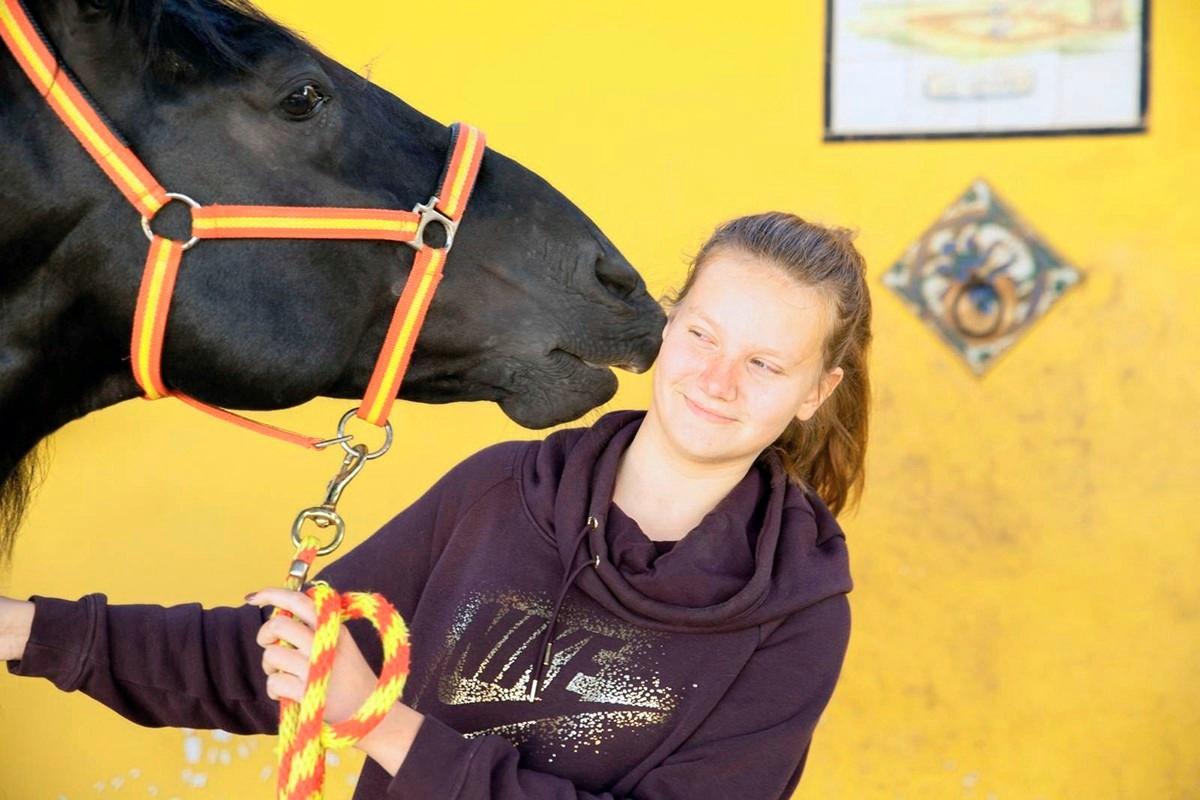 Mandi Fagerströmin hevosharrastus on jatkunut myös Espanjassa. Talli on ollut myös hyvä paikka oppia kieltä.